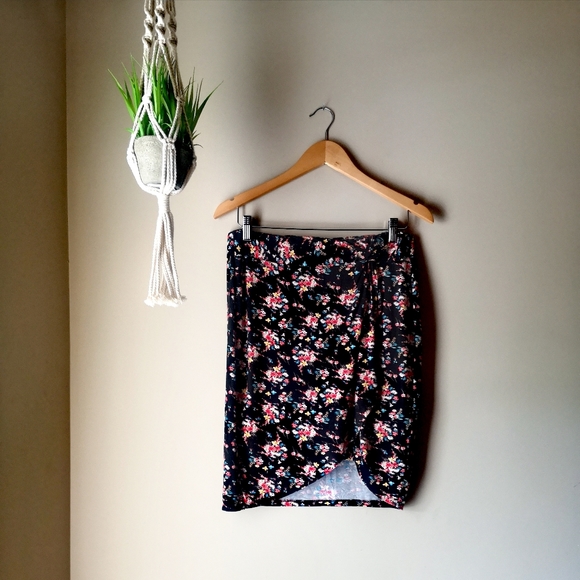 Dresses & Skirts - Warehouse One skirt